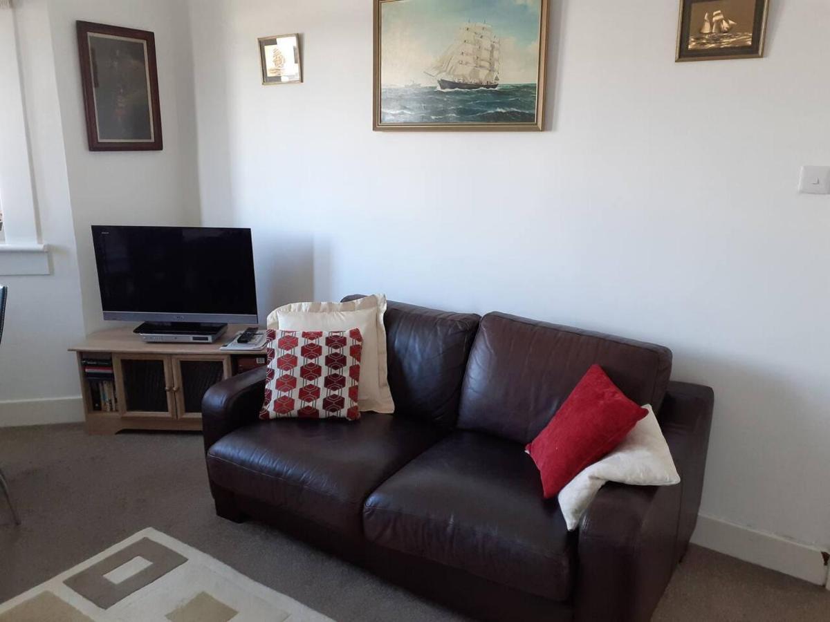 Marina View Lovely Upper 3 Bedroom Apartment Troon Buitenkant foto