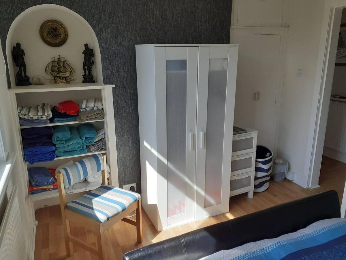 Marina View Lovely Upper 3 Bedroom Apartment Troon Buitenkant foto