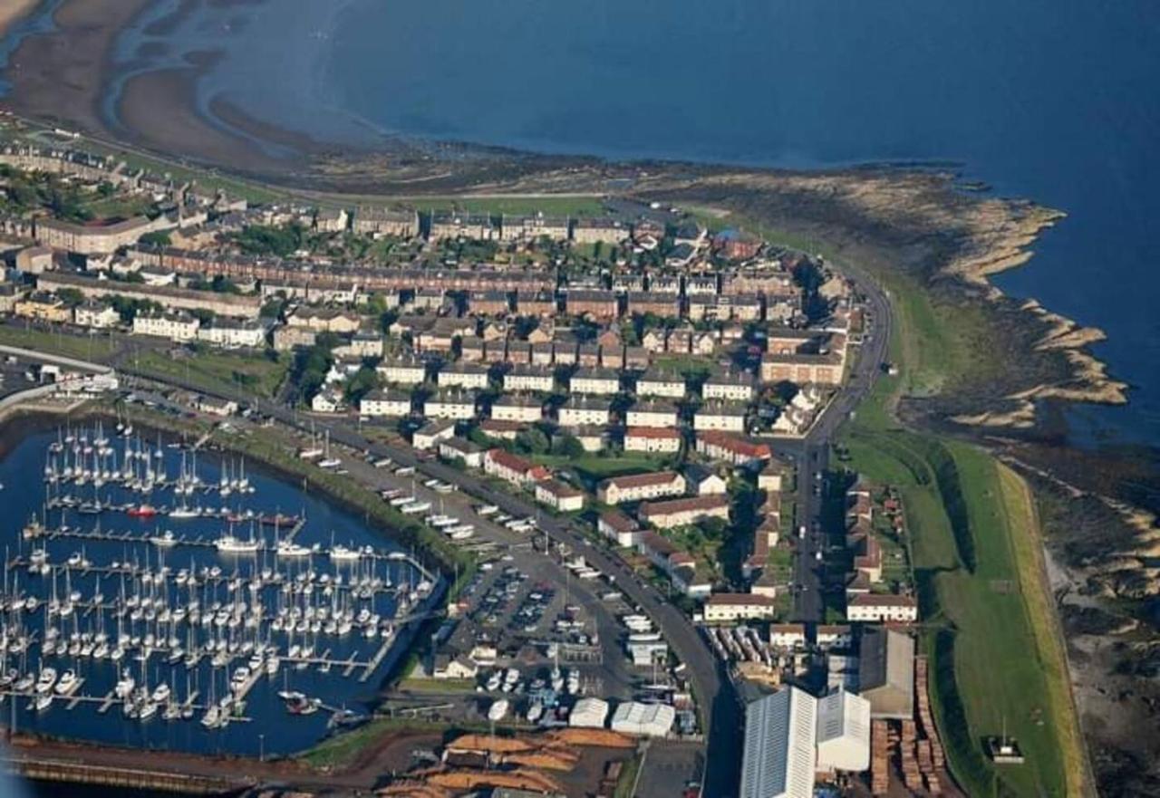 Marina View Lovely Upper 3 Bedroom Apartment Troon Buitenkant foto
