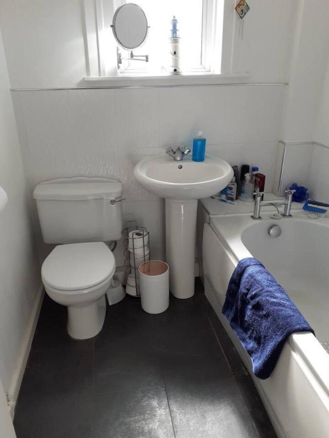Marina View Lovely Upper 3 Bedroom Apartment Troon Buitenkant foto